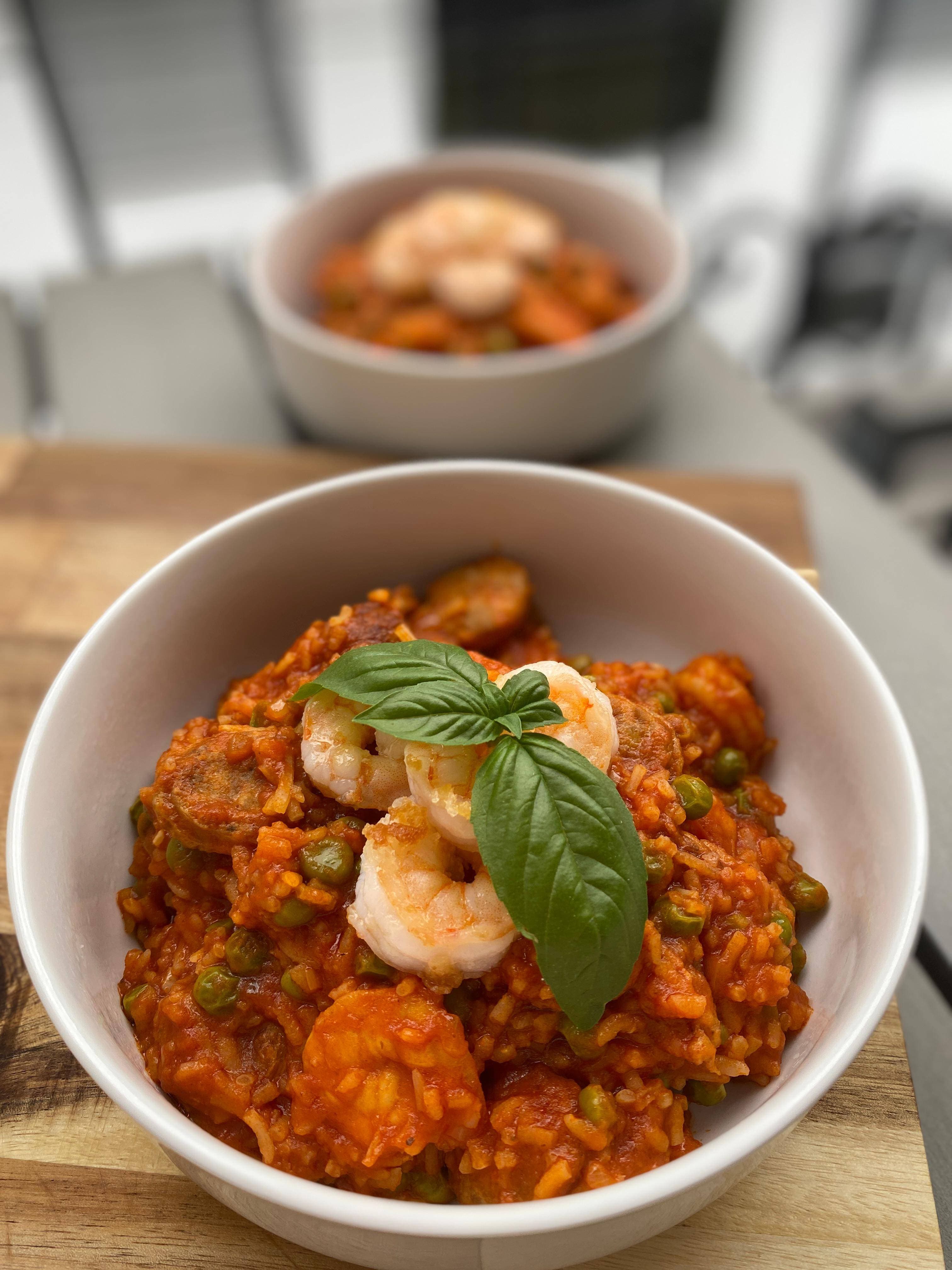 Jambalaya de Camarones y Salchicha Surf & Turf Recipe Image
