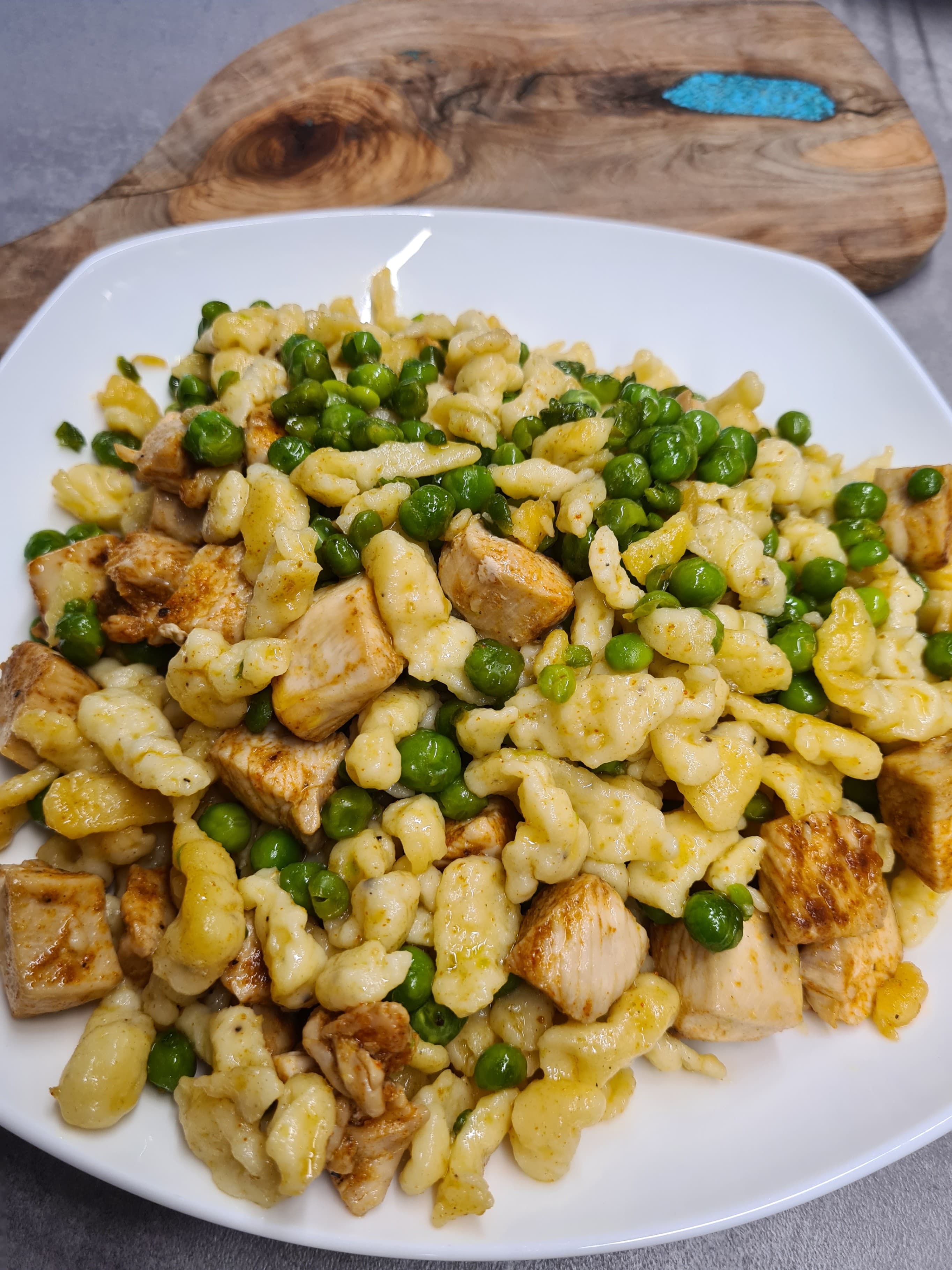 Spätzle with Green Peas and Chicken Bites Recipe Image