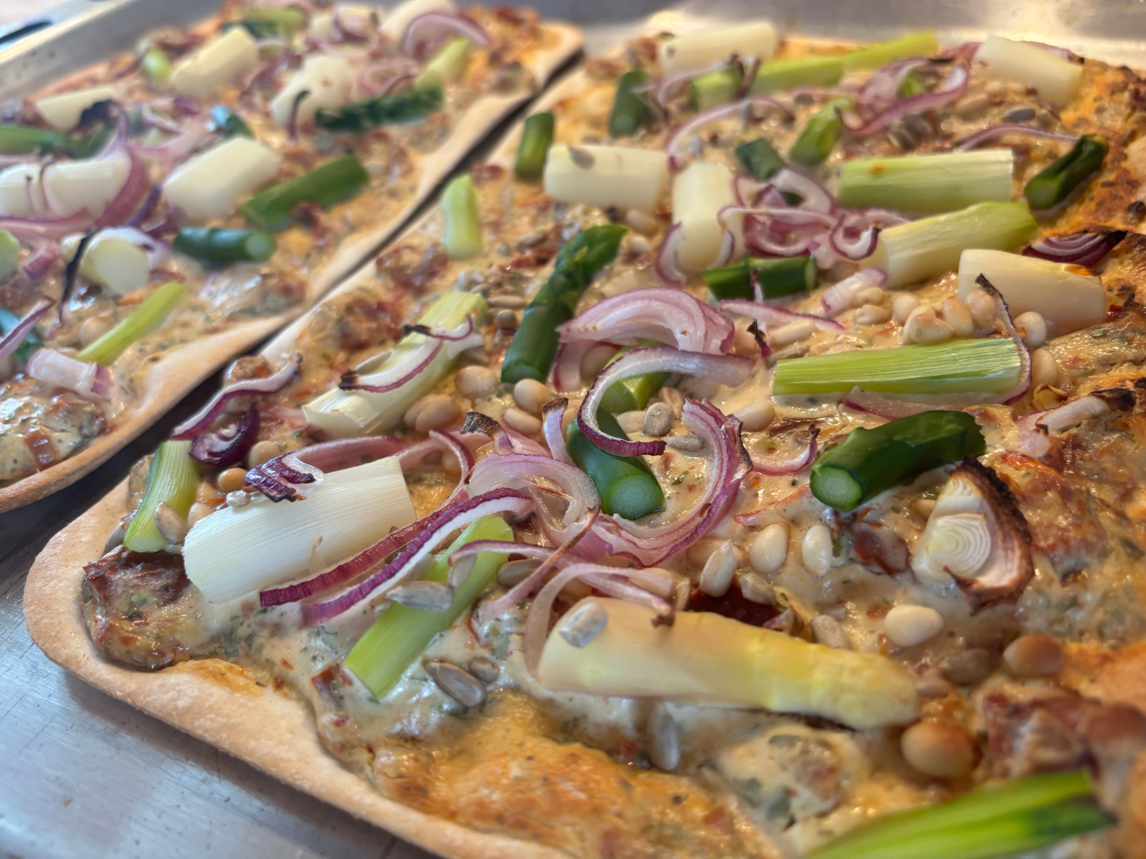 Flammkuchen with Asparagus Recipe Image