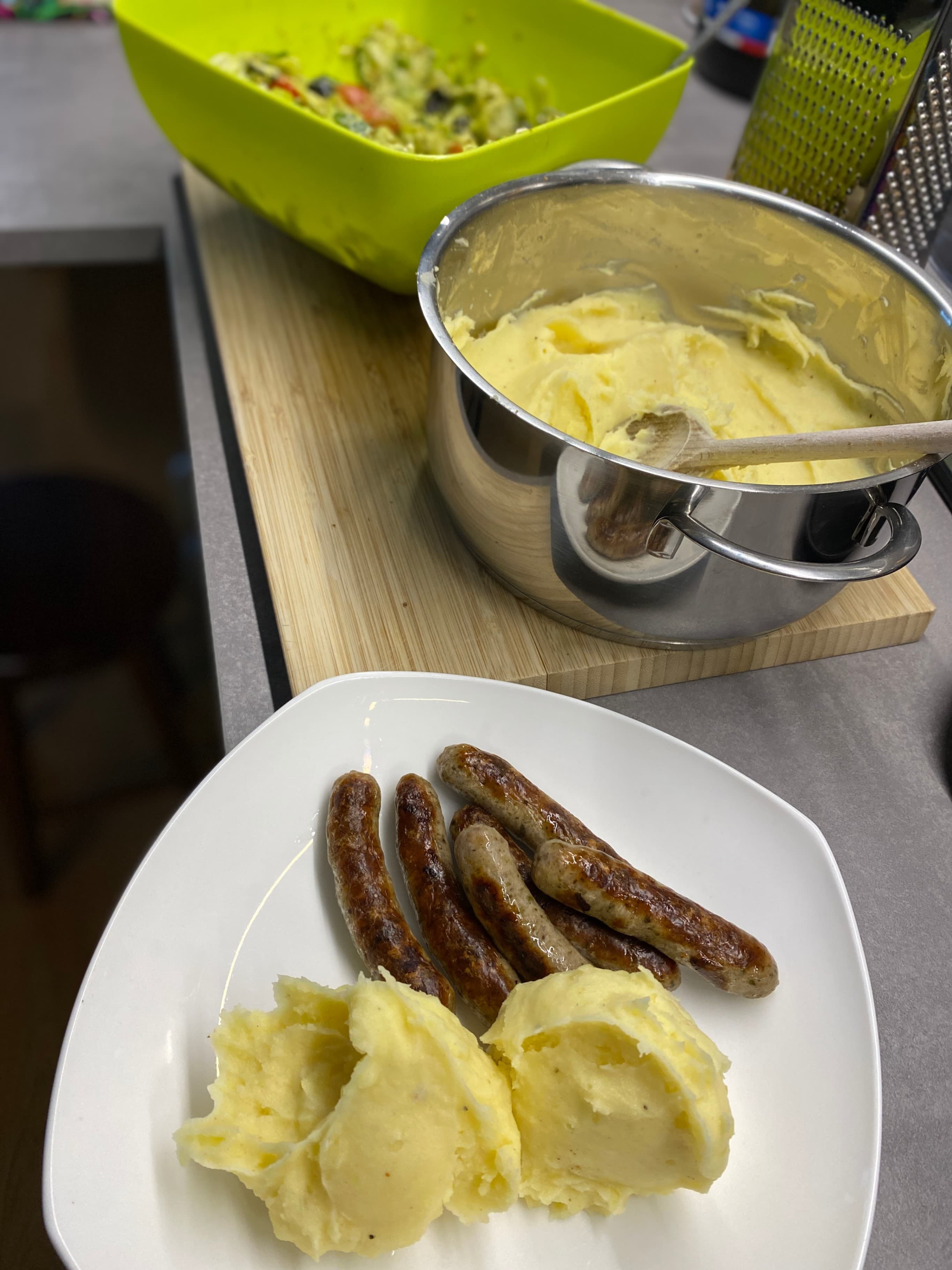 Bavarian Sausages with Mashed Potatoes Recipe Image