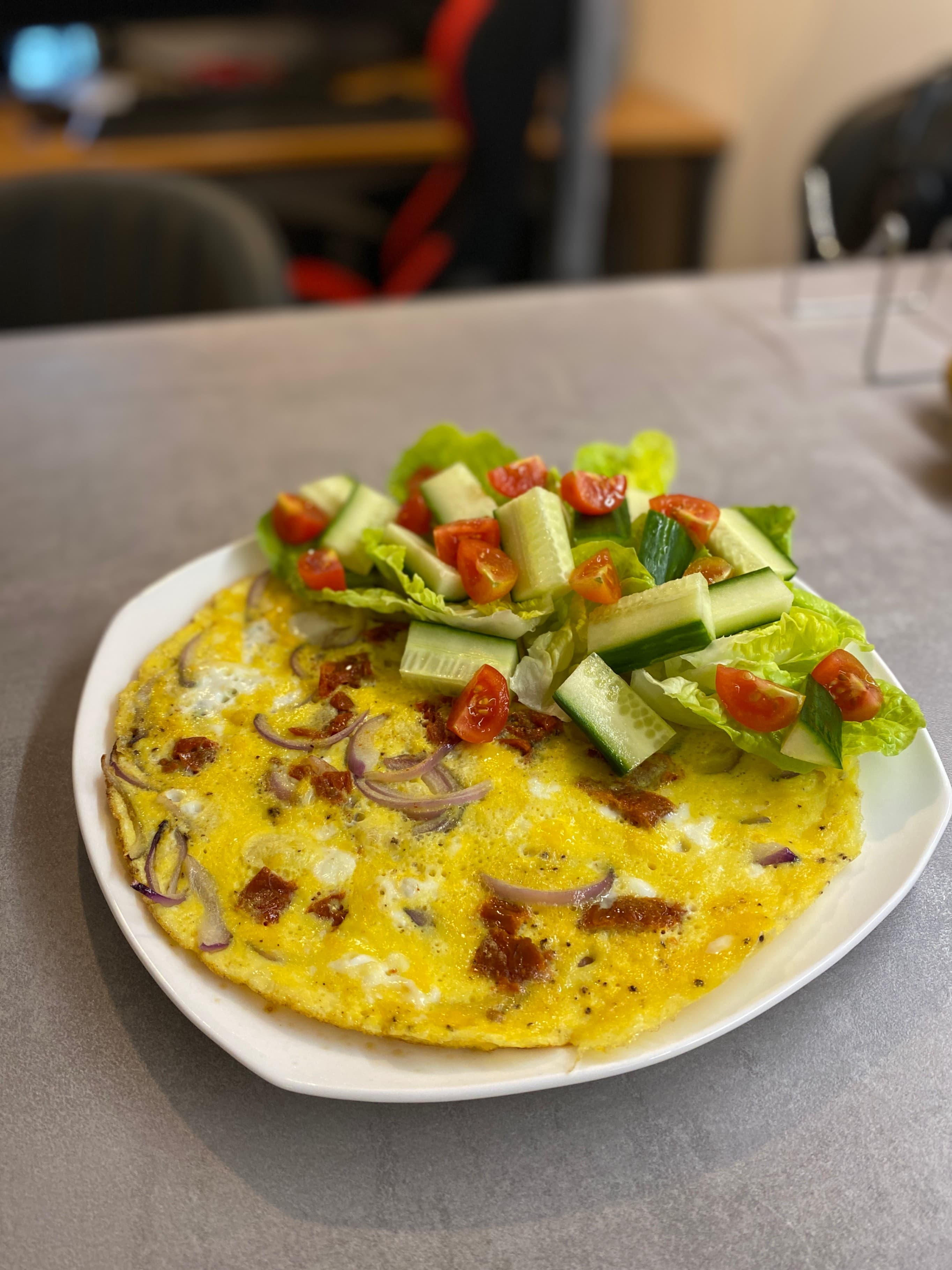 Omelette with Sundried Tomatoes Recipe Image