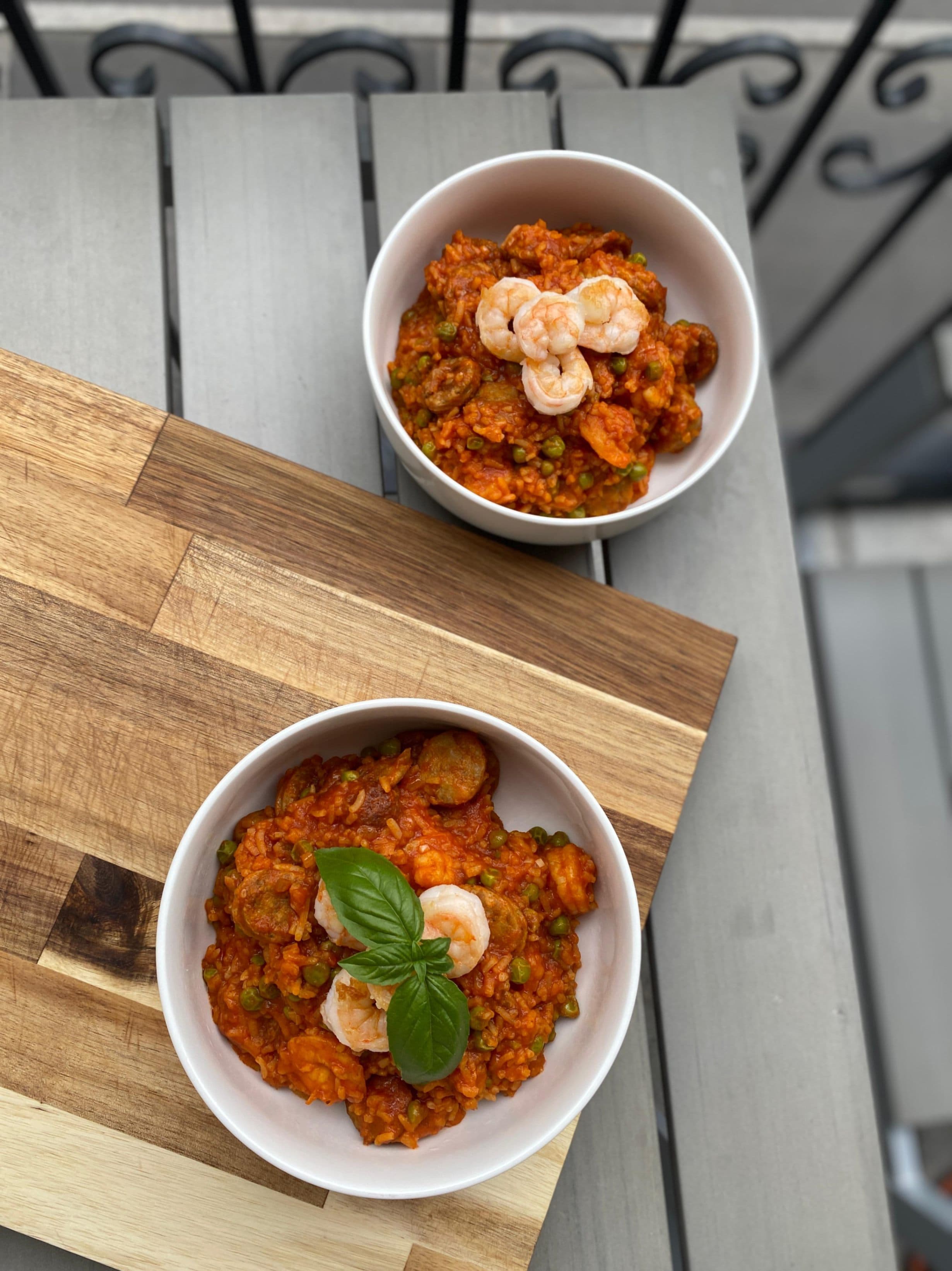 Jambalaya de Camarones y Salchicha Surf & Turf Recipe Image