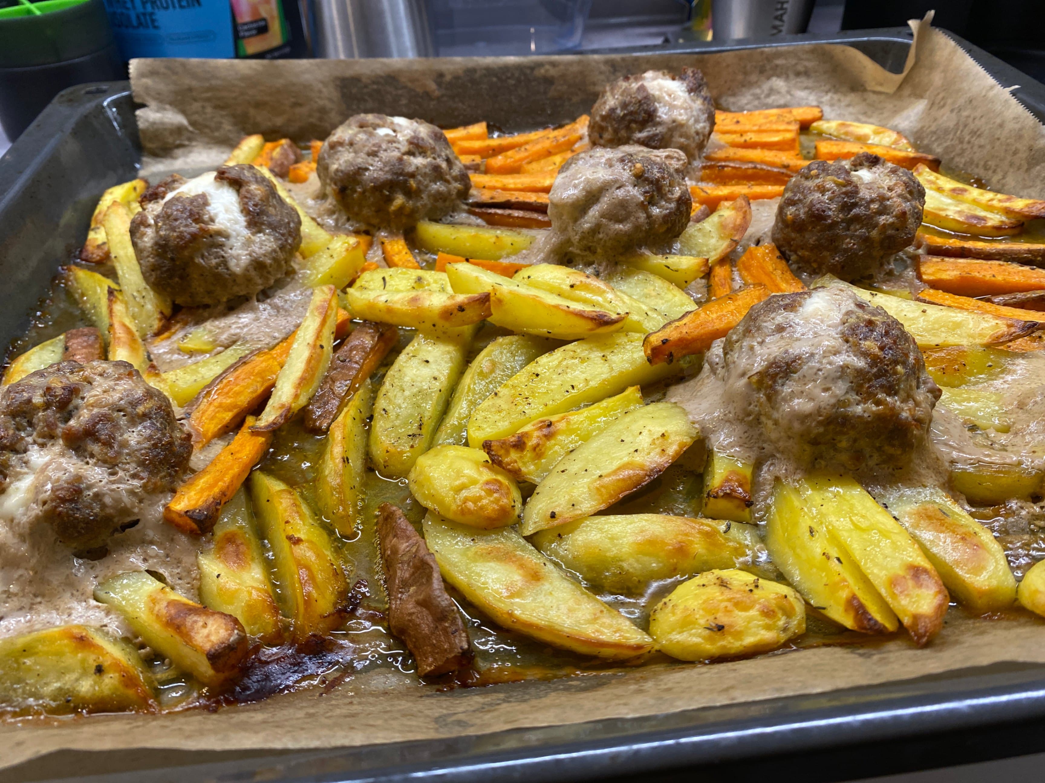 Recette Rocely de Boulettes de viande à la mozzarella avec pommes de terre rôties