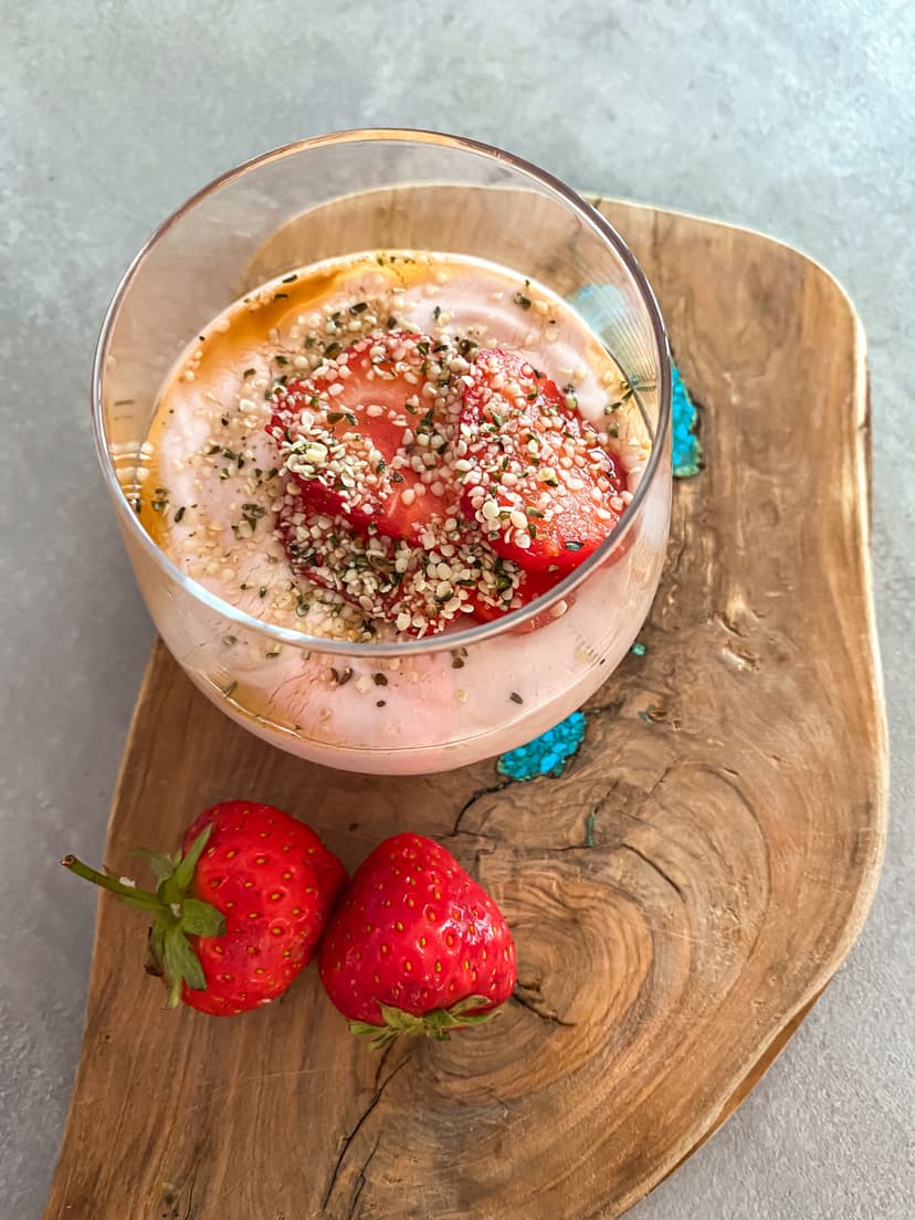 Skyr with Strawberries Rocely Recipe