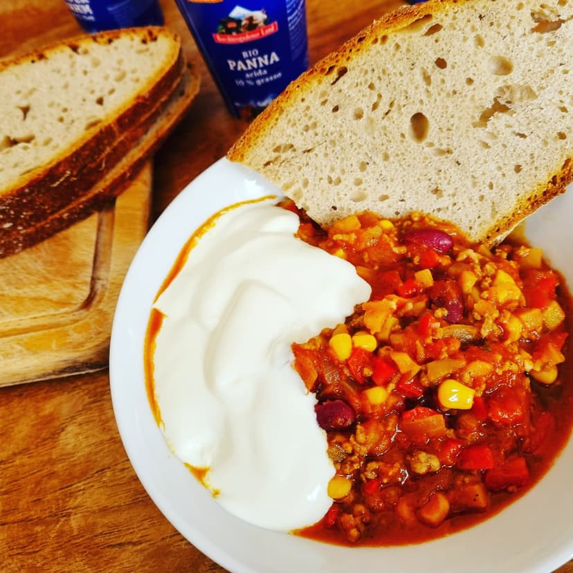 Hearty Texas-Style Chili con Carne with Dark Chocolate and Red Wine Rocely Recipe