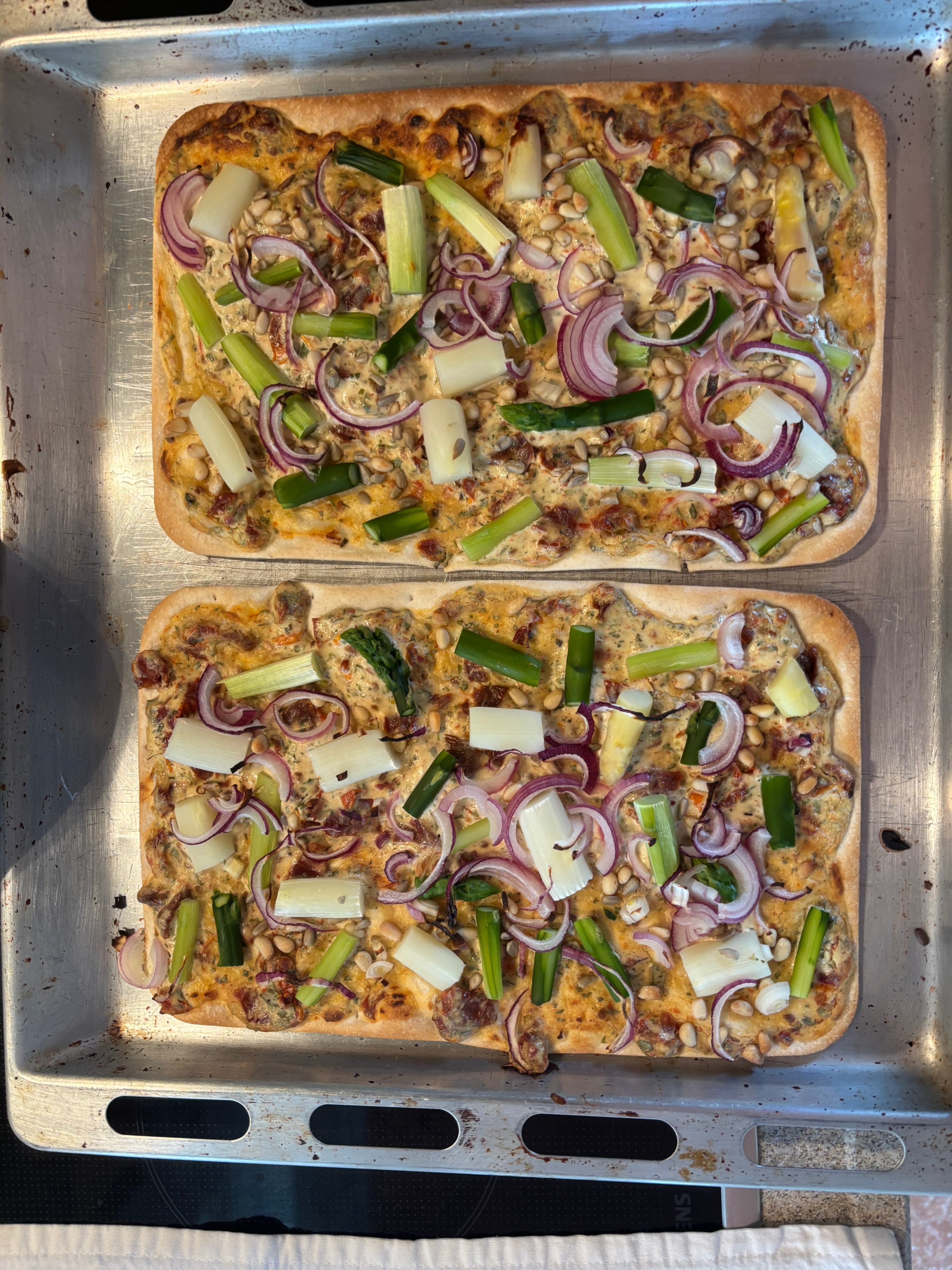 Flammkuchen with Asparagus Recipe Image