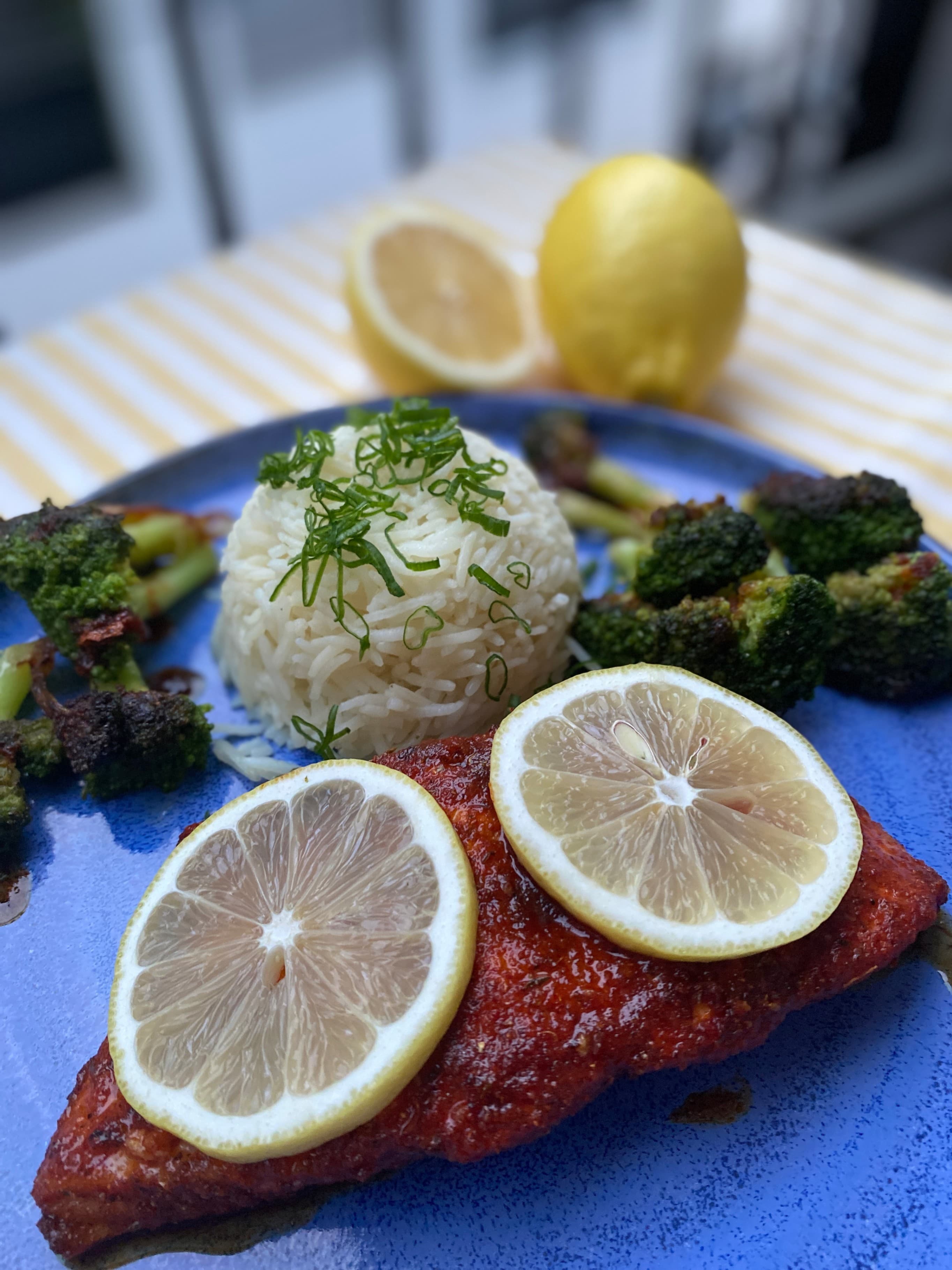 Recette Rocely de Saumon glacé au miel et à l'ail avec riz et brocoli