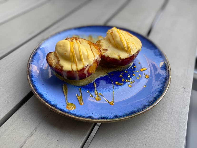 Grilled Peaches with Vanilla Ice Cream and Crunchy Caramel Drizzle Rocely Recipe