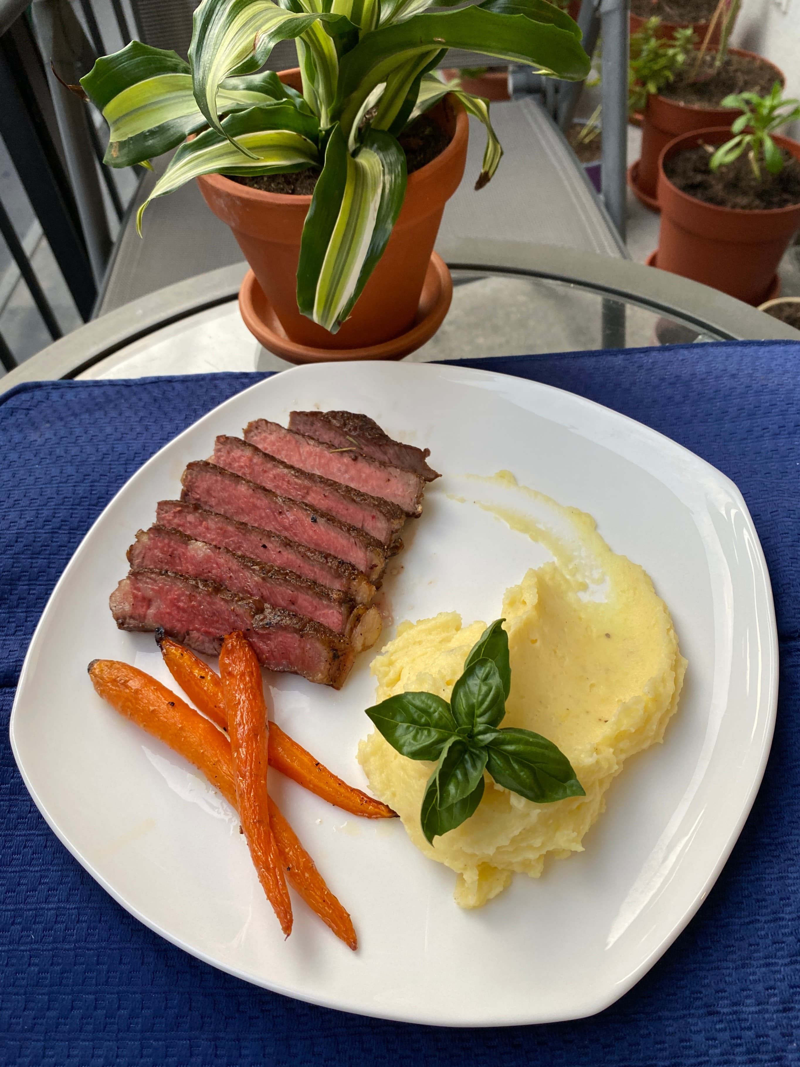 Steak with Mashed Potatoes Recipe Image