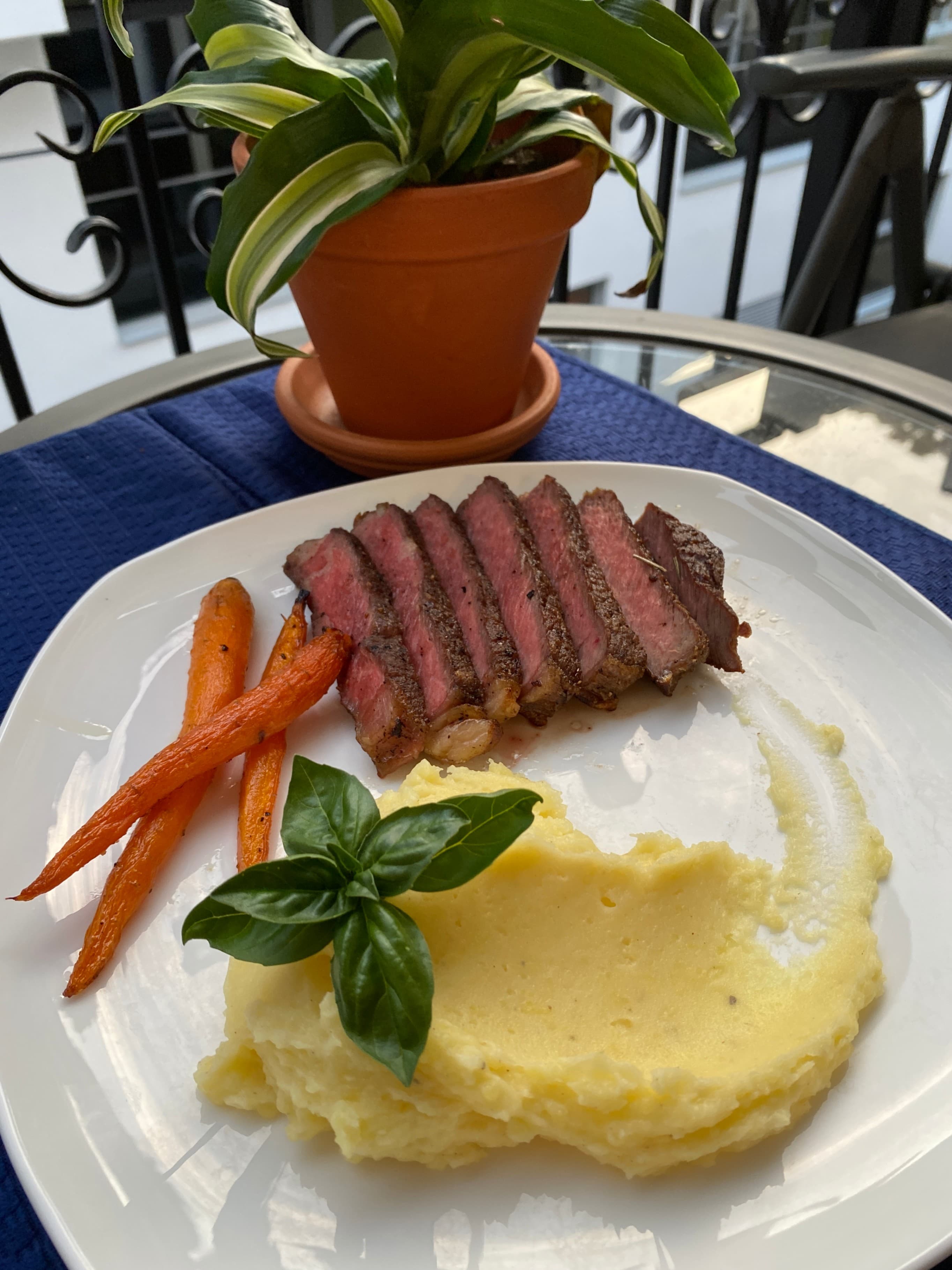 Steak with Mashed Potatoes Recipe Image