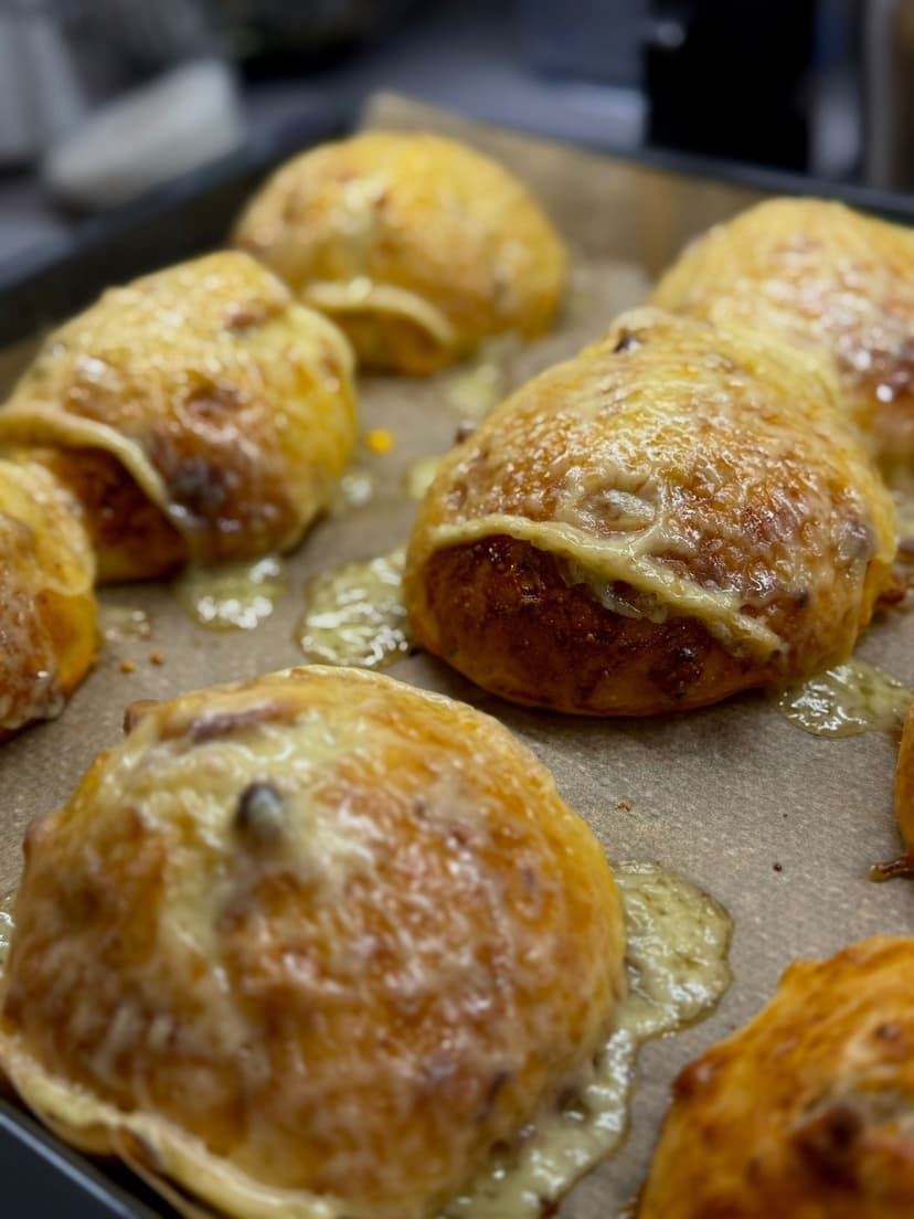 Speckbrötchen – 100% Hydration Milk Dough with Bacon &amp; Raclette (48 h) Rocely Recipe