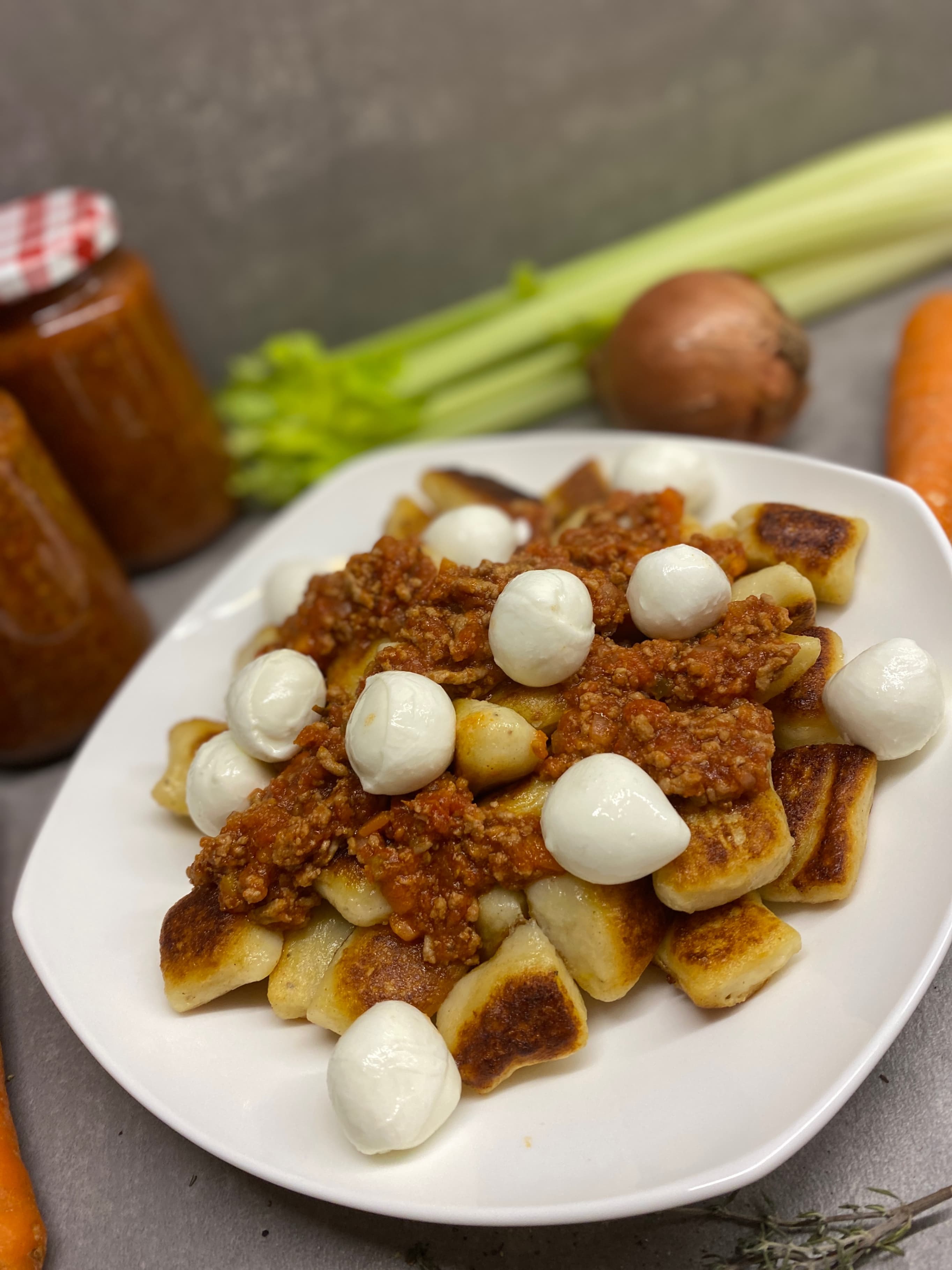 Receta de Rocely de Ñoquis Crujientes con Ragú Casero y Mini Mozzarella de Búfala