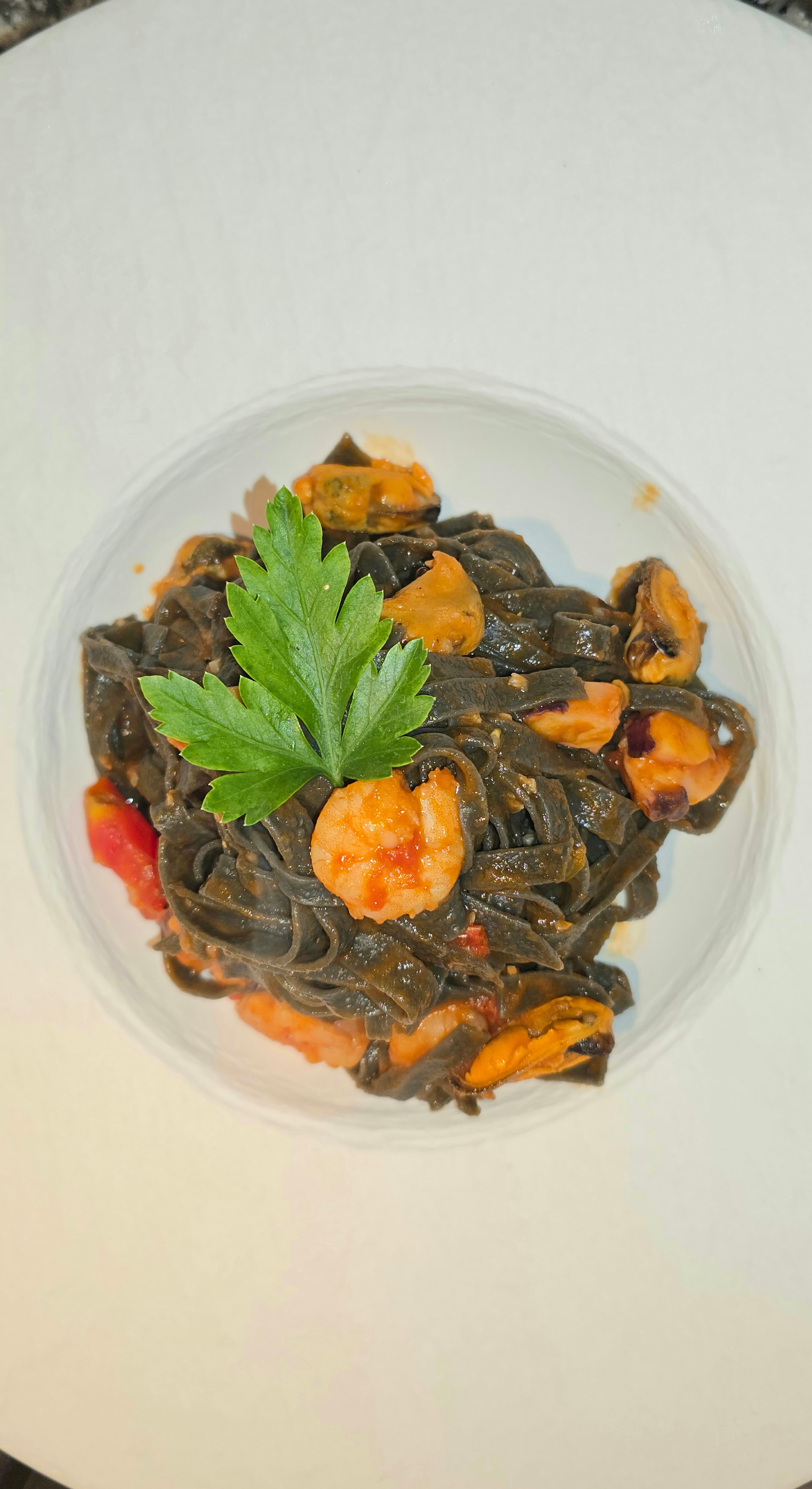 Pâtes noires aux fruits de mer Recipe Image