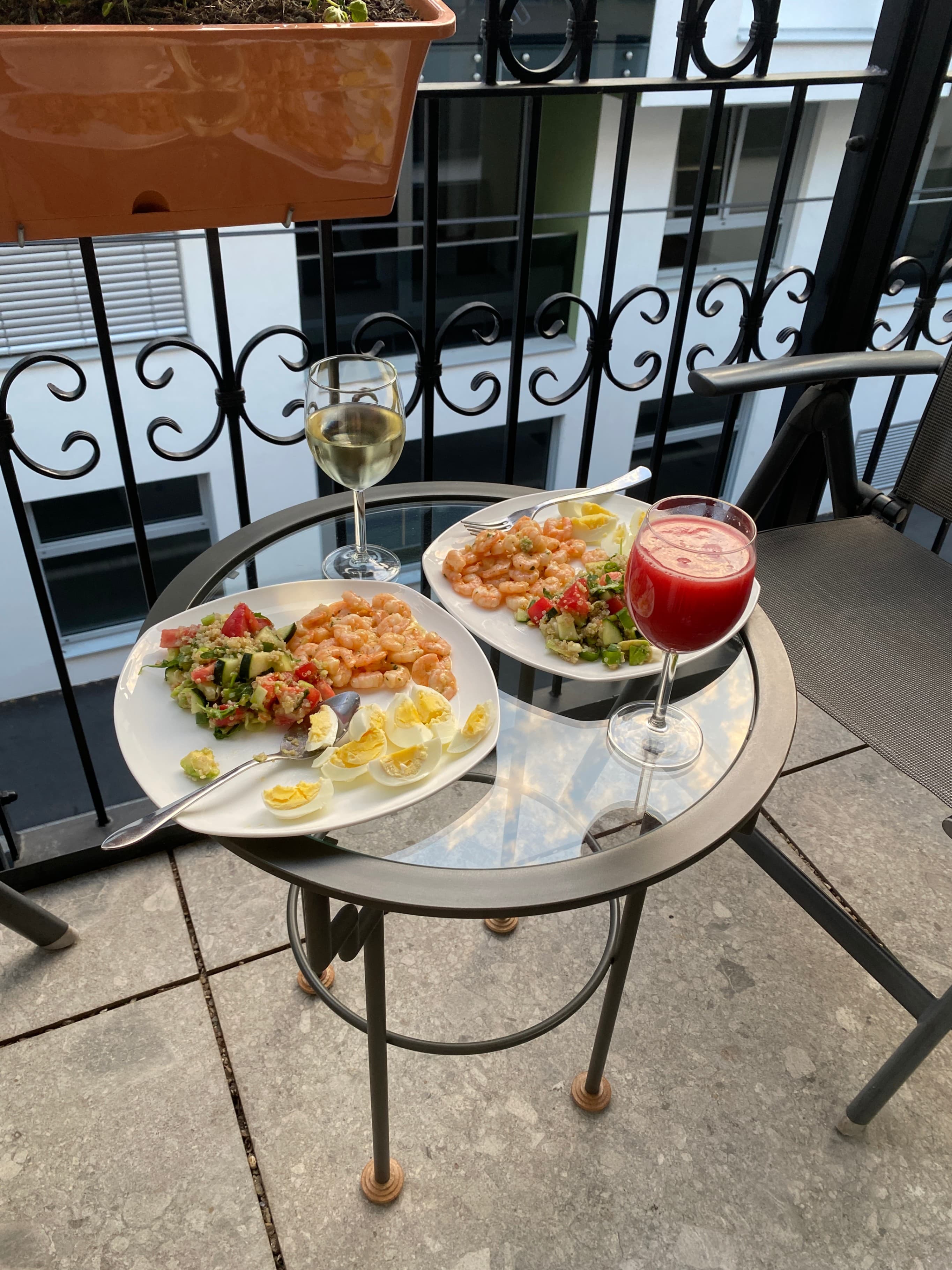 Shrimps with Quinoa Salad Recipe Image