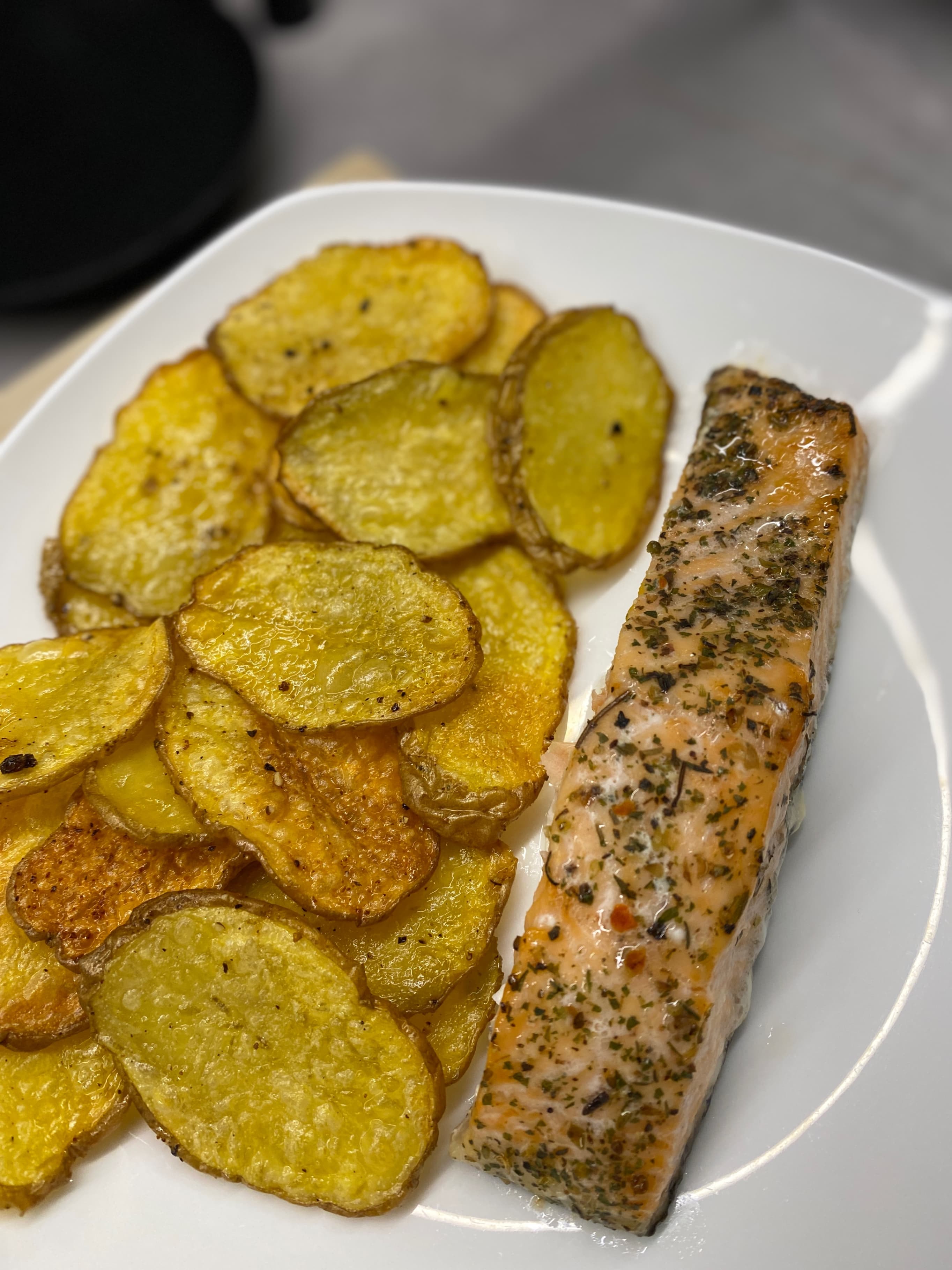 Baked Salmon with Crispy Potato Chips Rocely Recipe