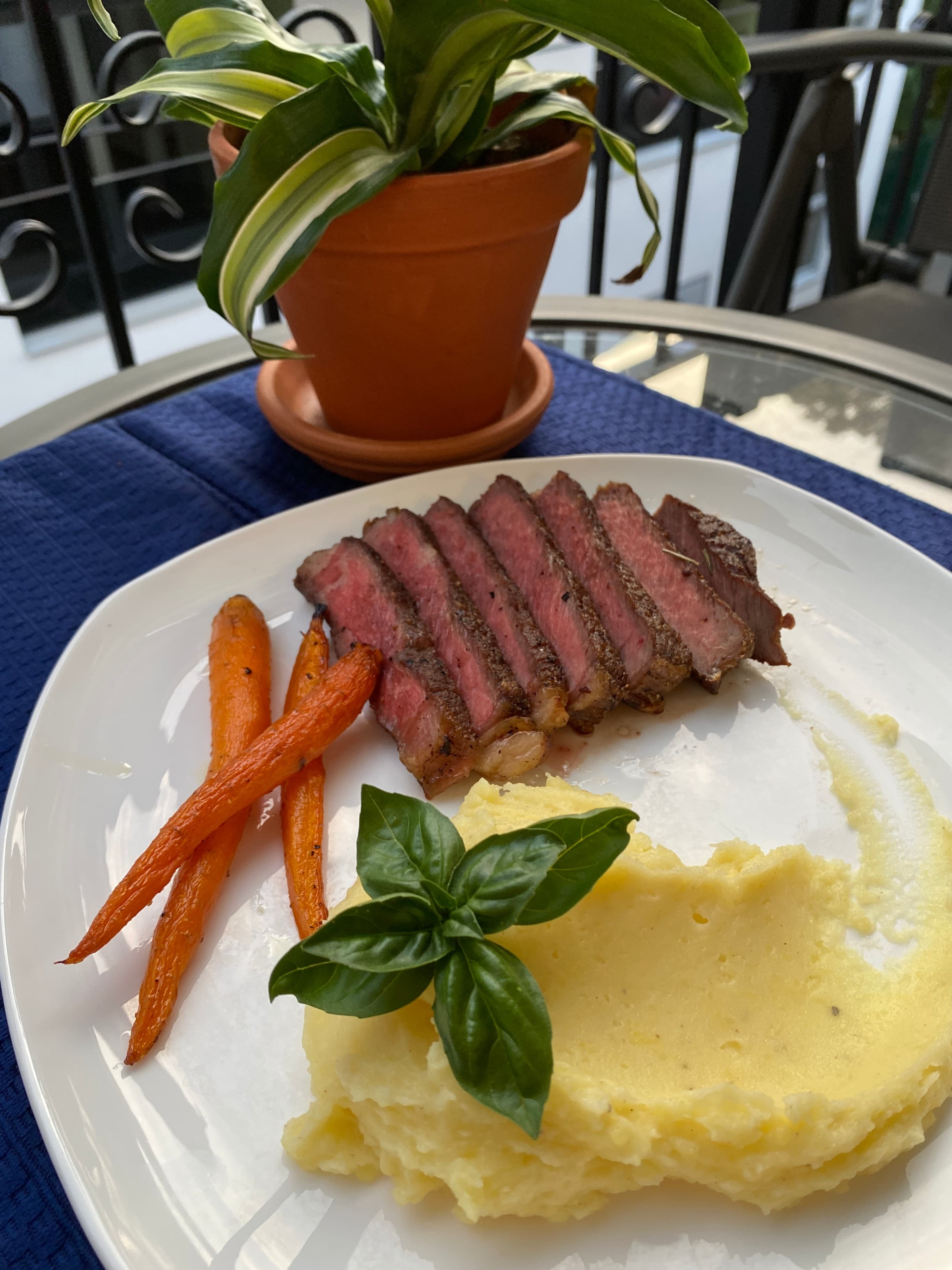 Steak with Mashed Potatoes Recipe Image