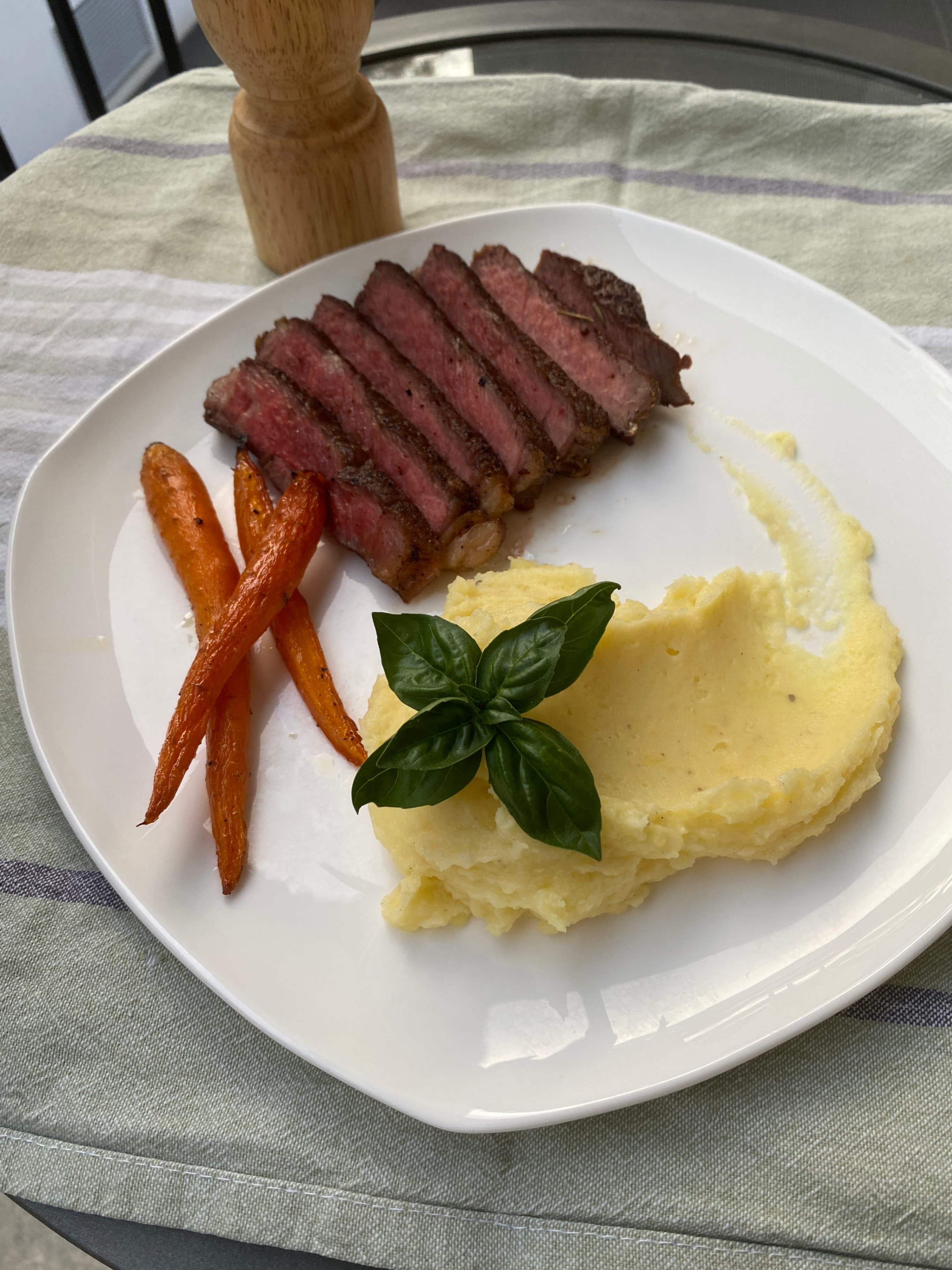 Steak with Mashed Potatoes Recipe Image