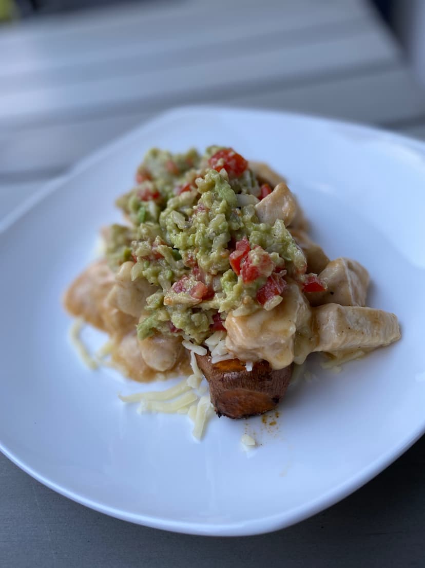 Przepis Rocely użytkownika Pieczony batat z kurczakiem i guacamole