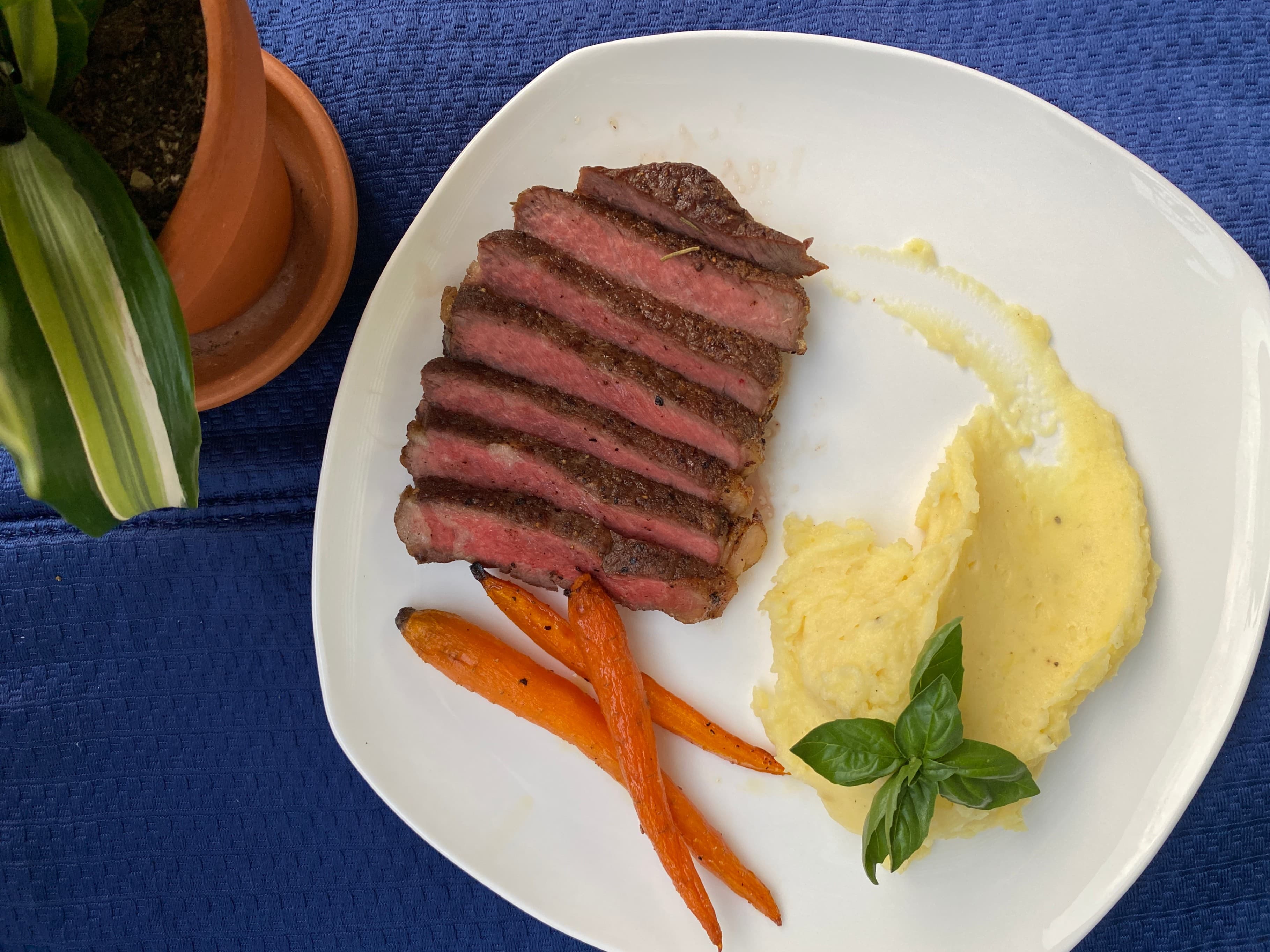 Steak with Mashed Potatoes Recipe Image