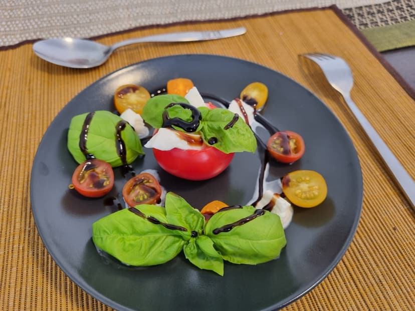 Receta de Rocely de Mozzarella de Búfala con Tomates Cherry Frescos