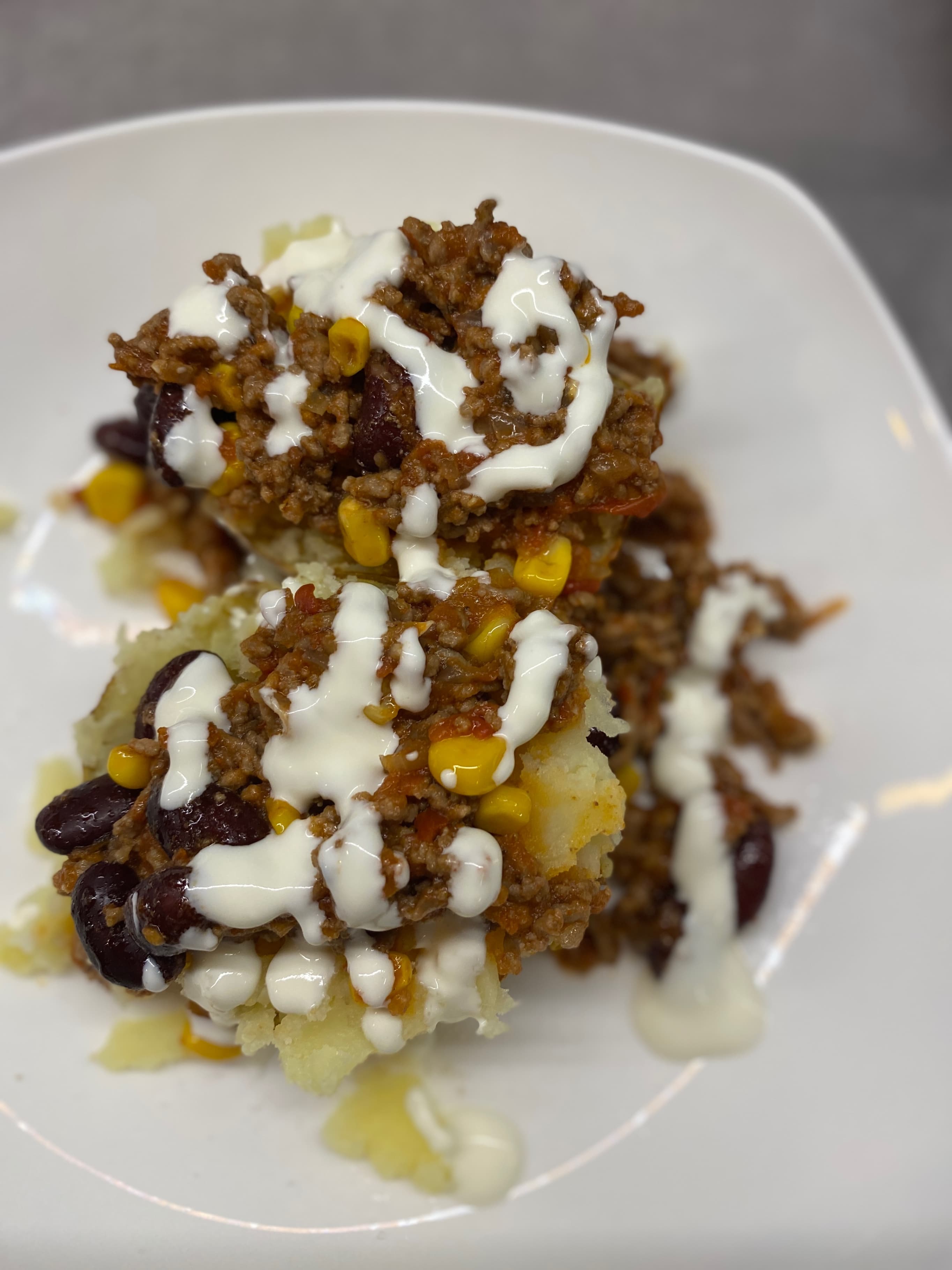 Baked Potatoes with Chili Con Carne Rocely Recipe