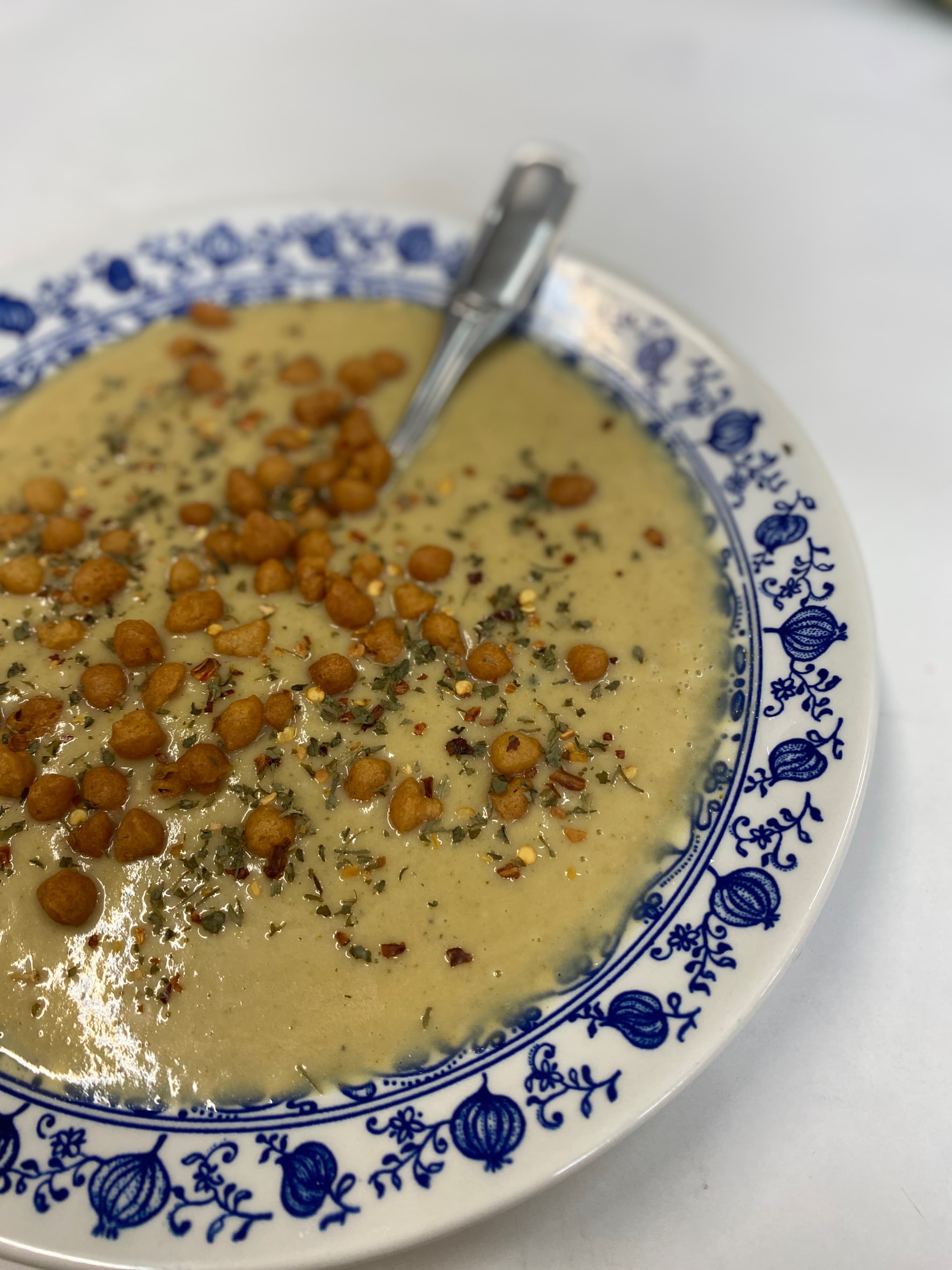 Vegetable Cream Soup with Baked Chickpeas Rocely Recipe