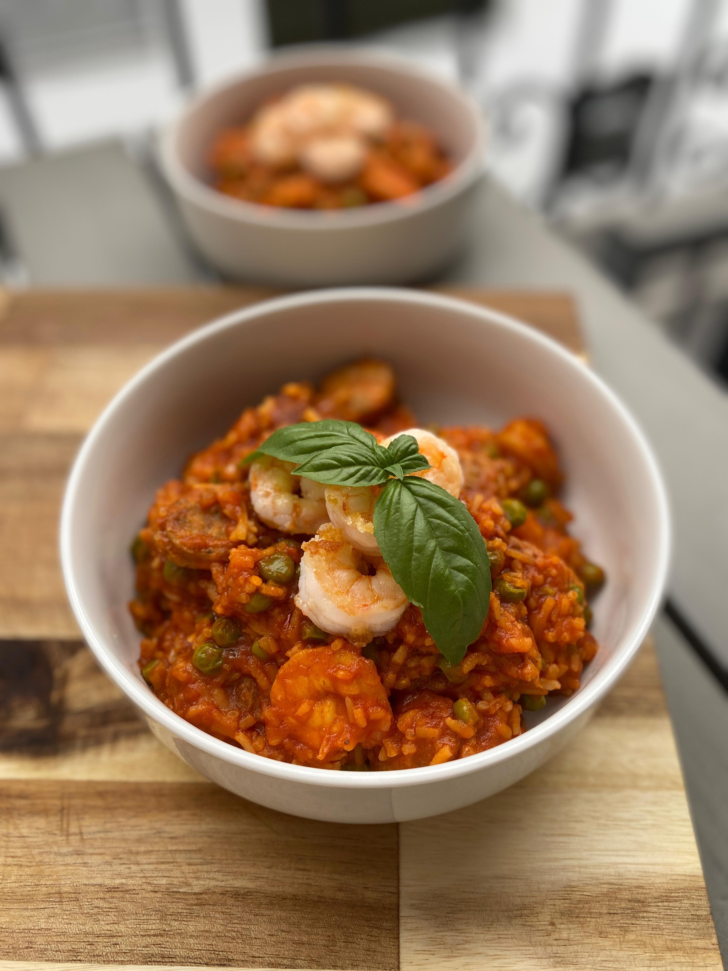 Jambalaya de Camarones y Salchicha Surf & Turf Recipe Image