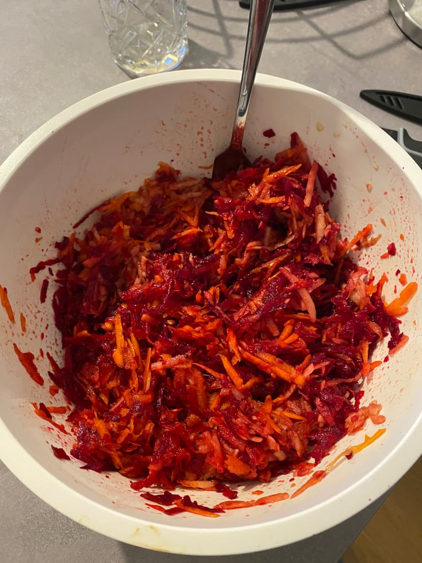 Beetroot, Apple, and Carrot Salad with Honey-Apple Cider Vinaigrette Rocely Recipe