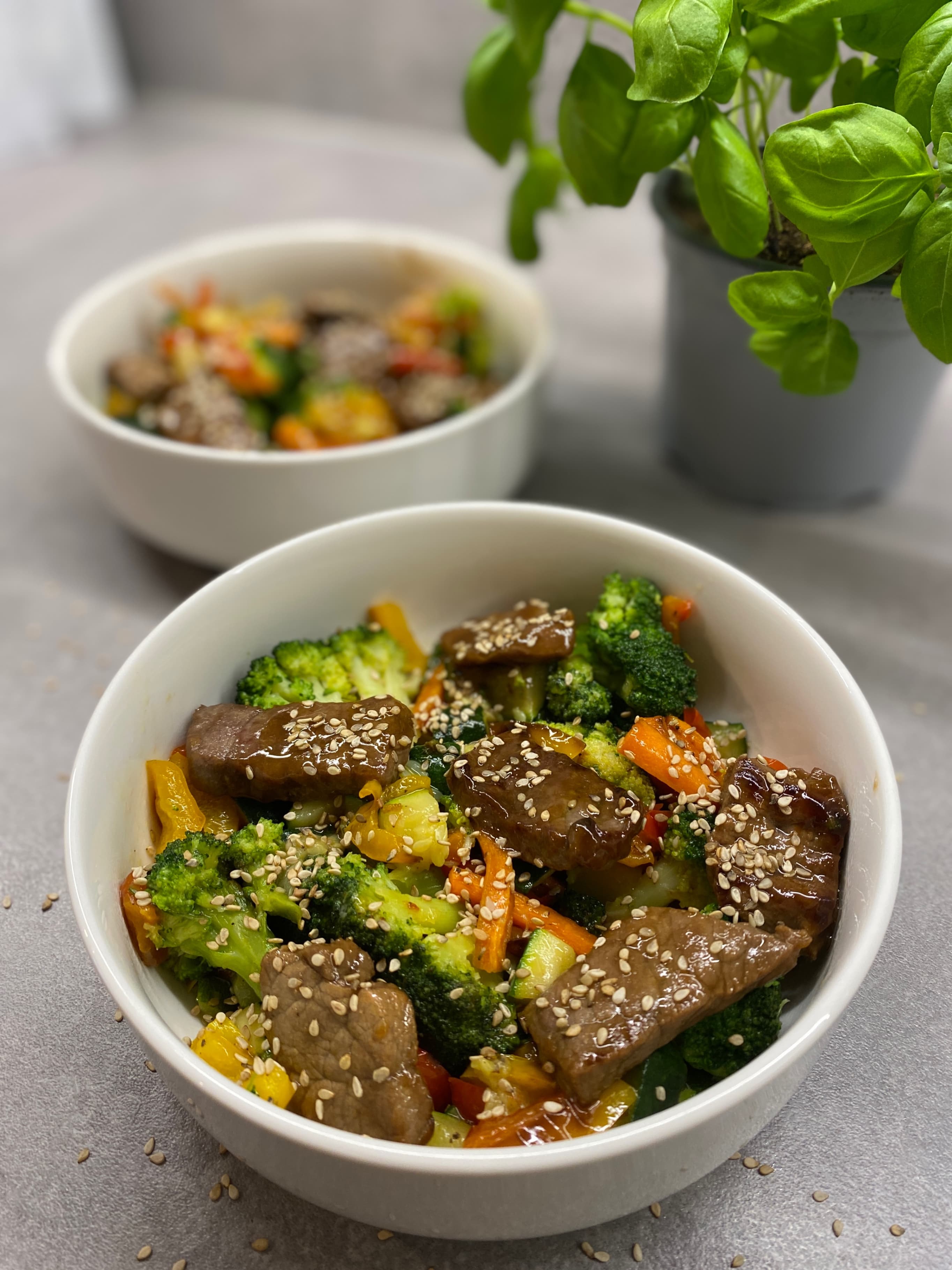 Salteado Rápido de Res con Verduras Frescas y Salsa Teriyaki Recipe Image