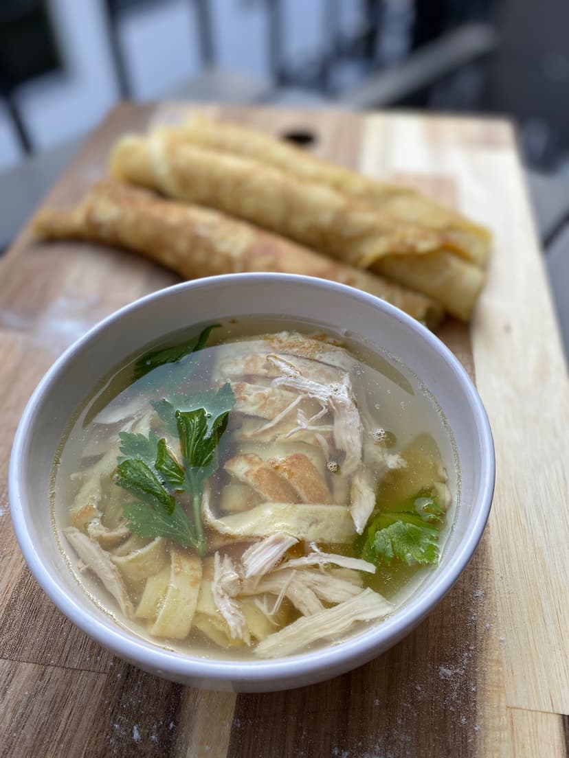 Палачинкова супа с пиле (Frittatensuppe) Rocely Рецепта